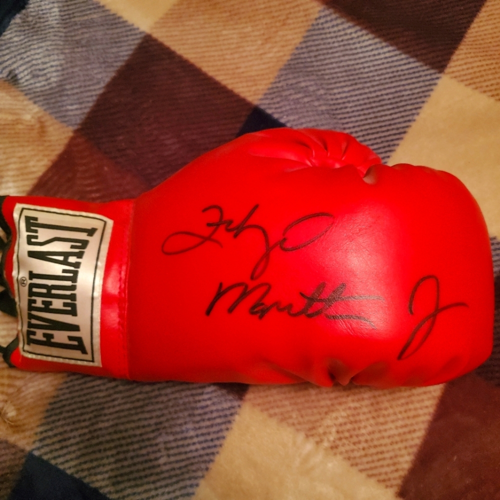 Floyd Mayweather Jr. Signed Boxing Glove